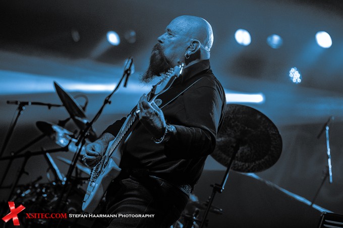 TONY CLARKIN | On stage with MAGNUM 2022 TONY CLARKIN | On stage with MAGNUM 2022